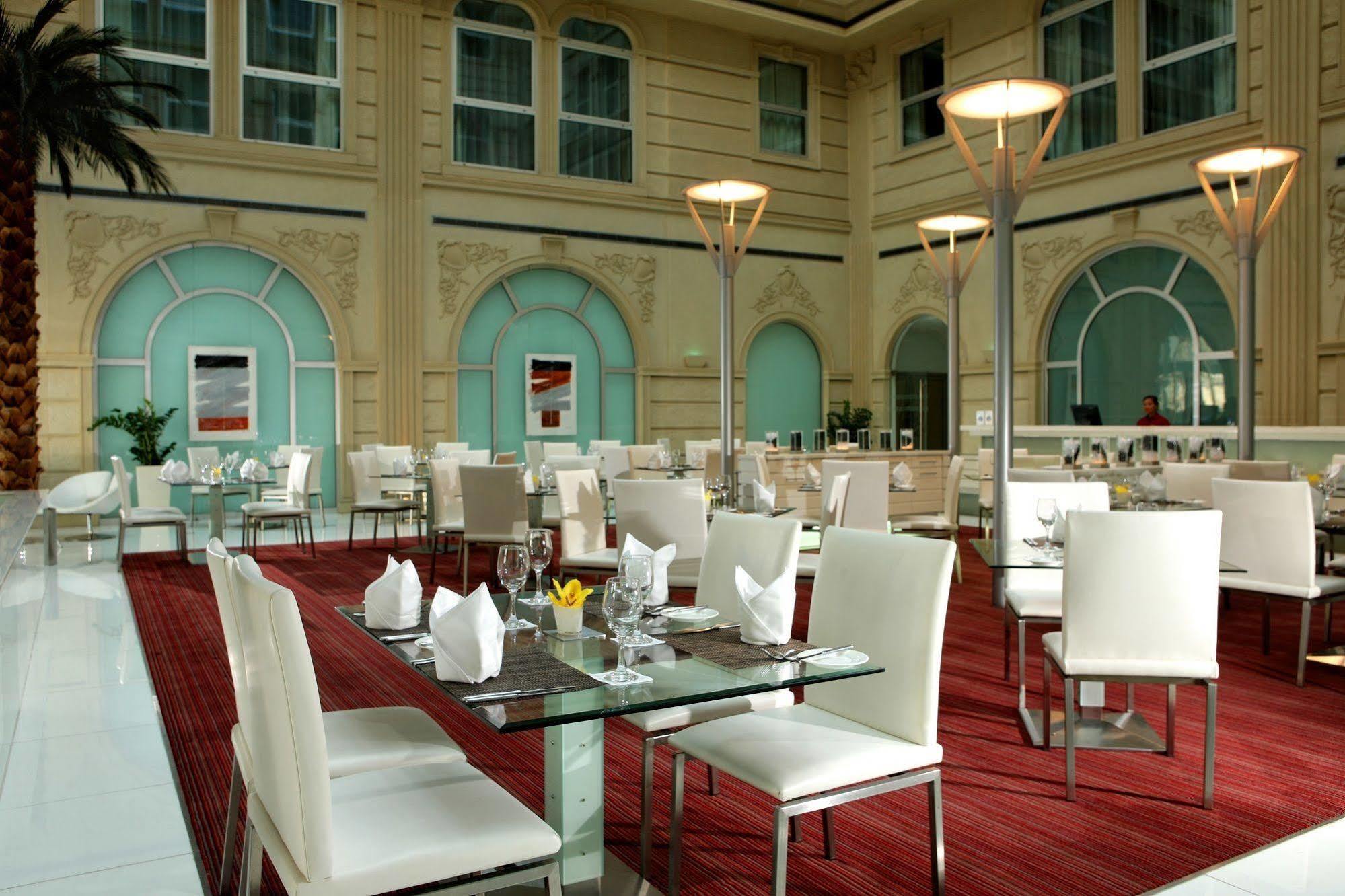 迪拜罗塔纳别墅 餐厅 照片